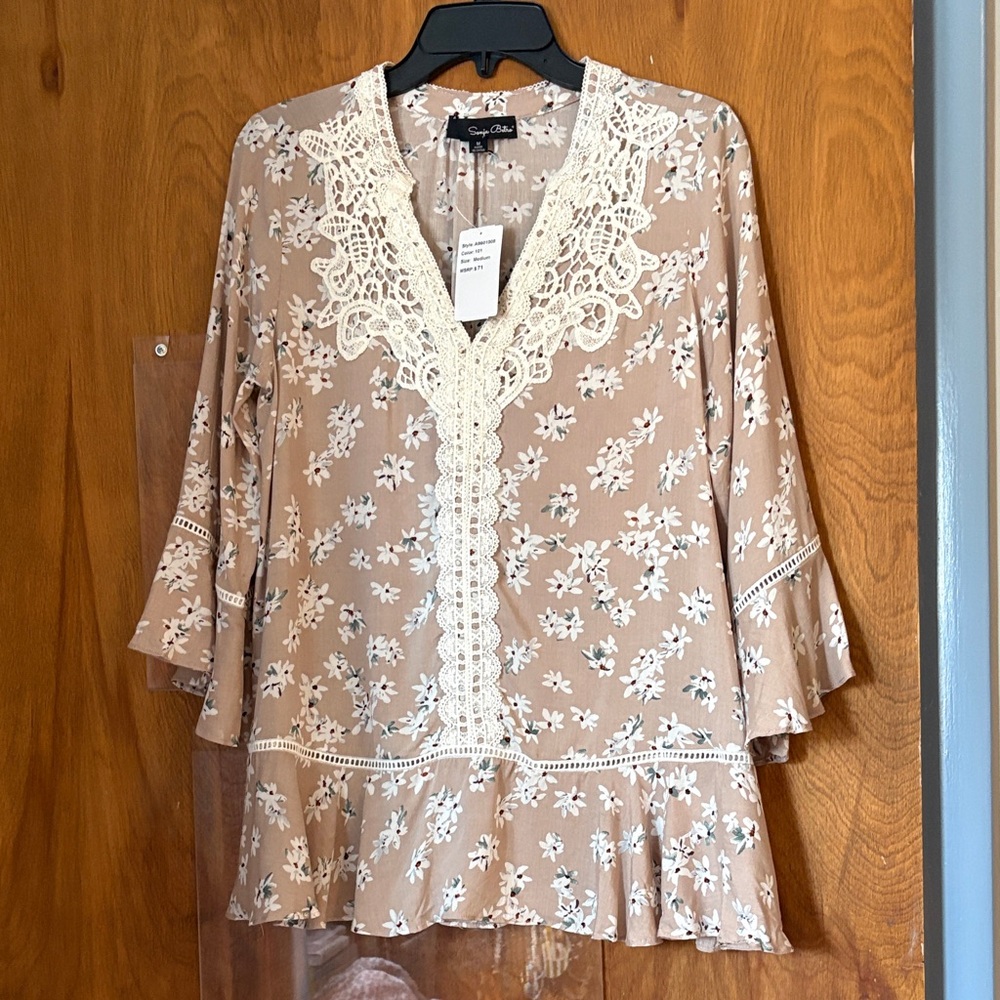 Sonja Betro Floral Blouse 3/4 Length Sleeves with Lace Accents